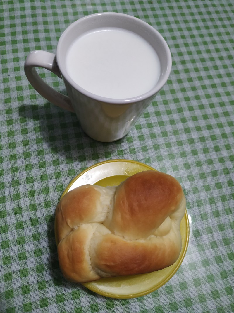 面包牛奶真实图片