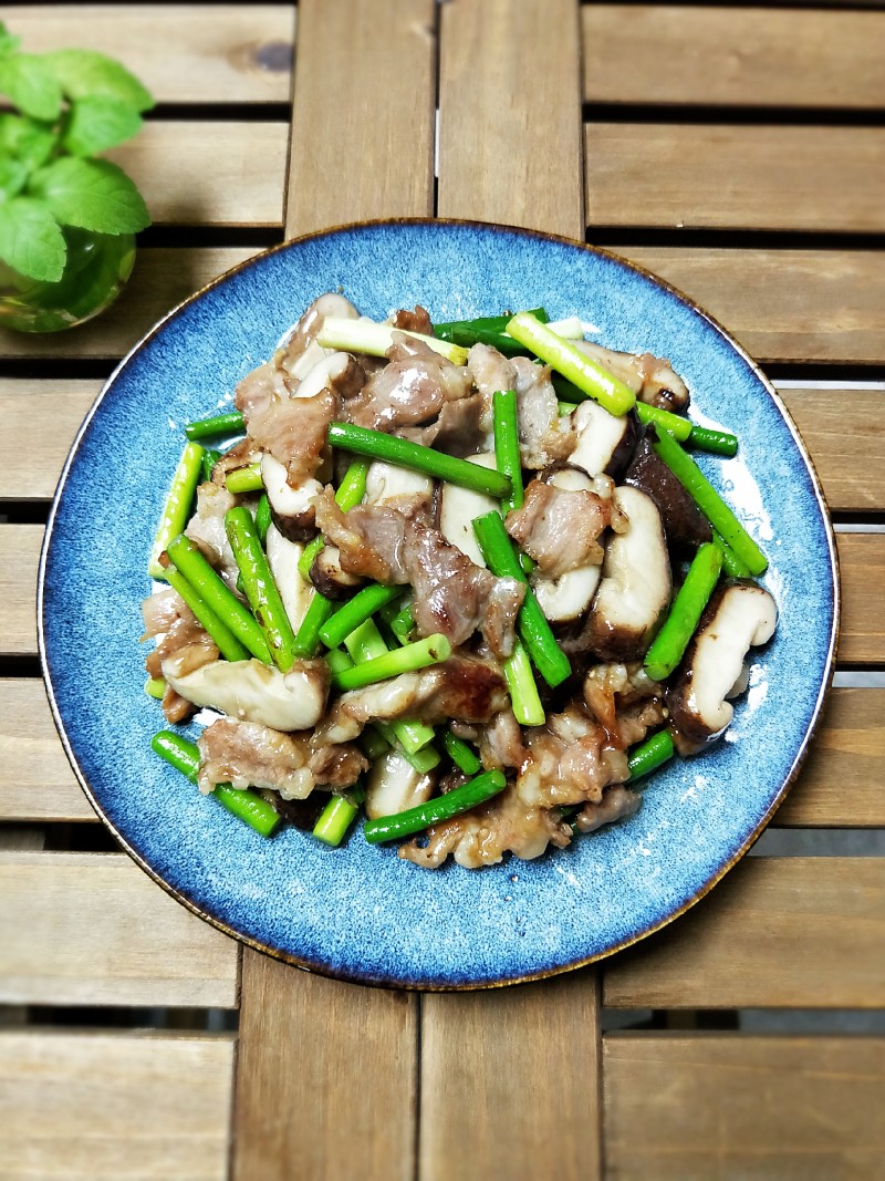 蒜苔蘑菇炒肉片