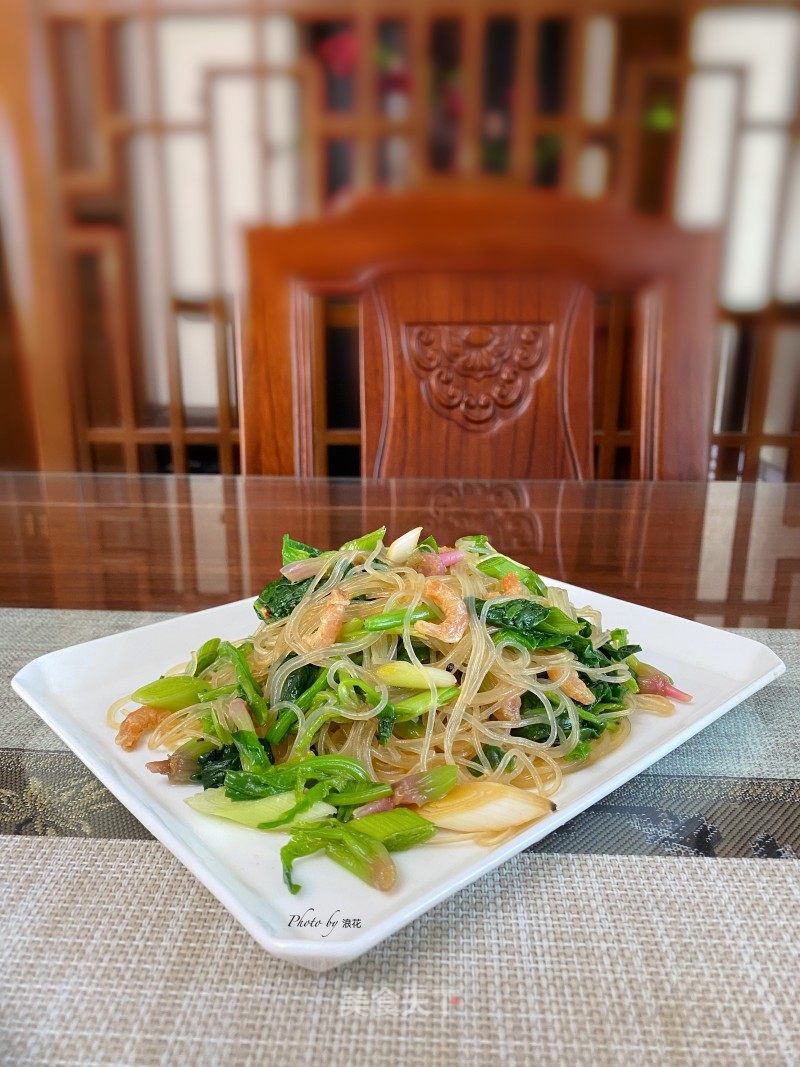 早餐# 早919191 早飯打卡:菠菜拌粉絲,青菜小包,雞_海里的浪花