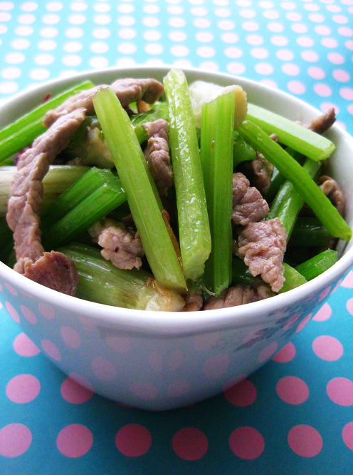 【圖文】芹菜炒肉的做法_芹菜炒肉的家常做法_芹菜炒肉怎麼做好吃