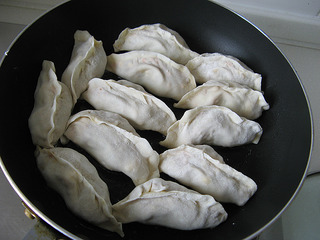 【鲁菜】――牛肉锅贴的做法步骤：10