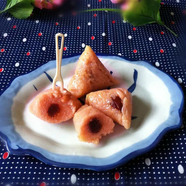 Amaranth Juice Glutinous Rice Dumplings