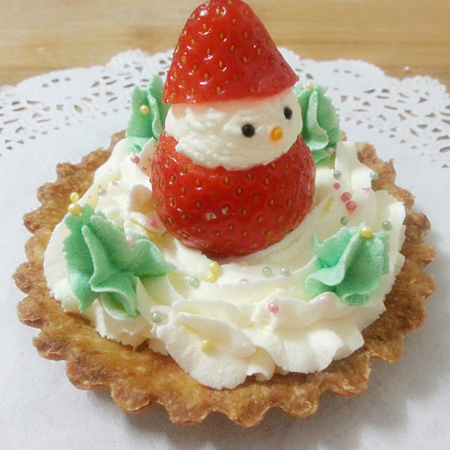 卖萌的圣诞雪人草莓挞！
