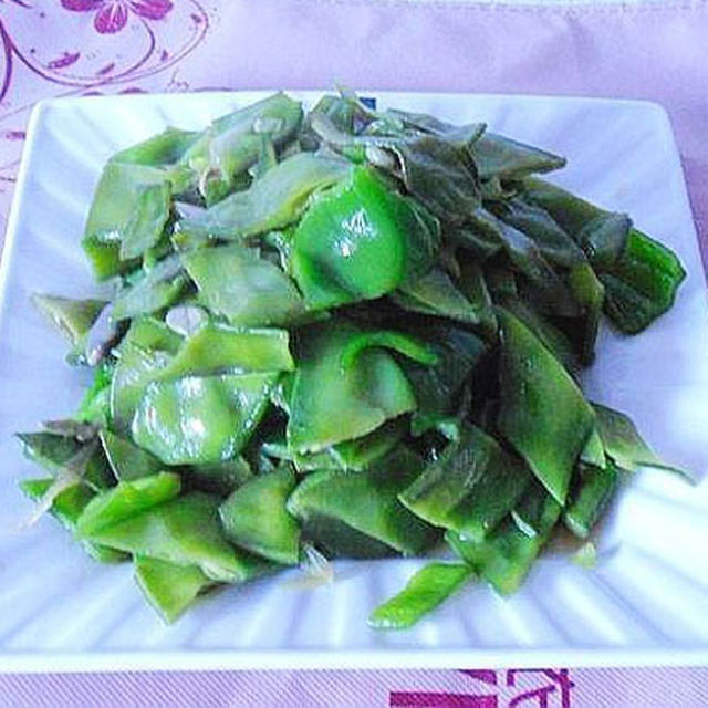 Stir fried double beans with green peppers