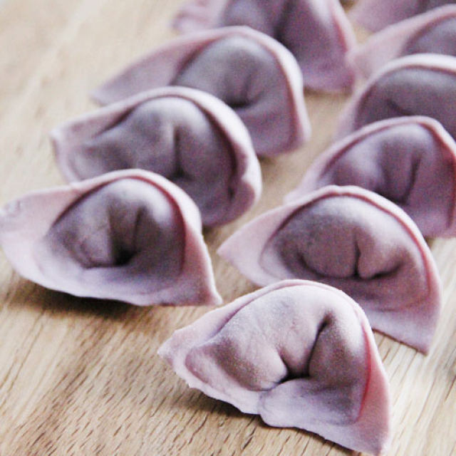 为冬至包上一锅色香味俱全的饺子——紫薯香菇芹菜鲜肉饺