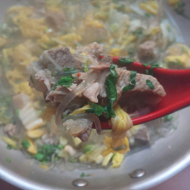 家常版羊肉白菜粉丝汤附带辣椒油做法