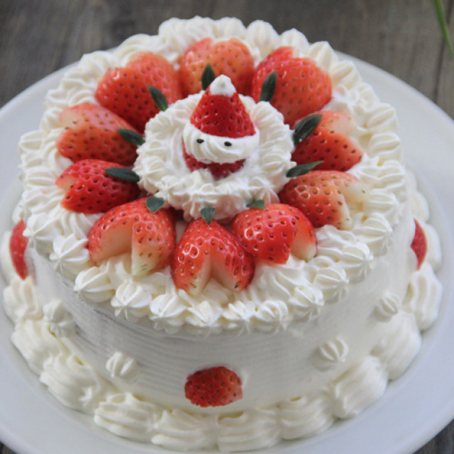 给孩子一个甜蜜的周末——草莓奶油蛋糕