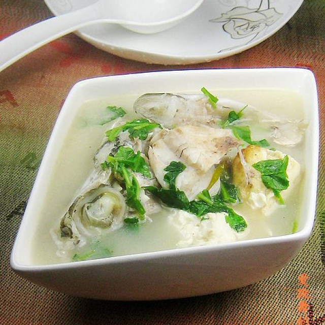 海鲈鱼头豆腐汤