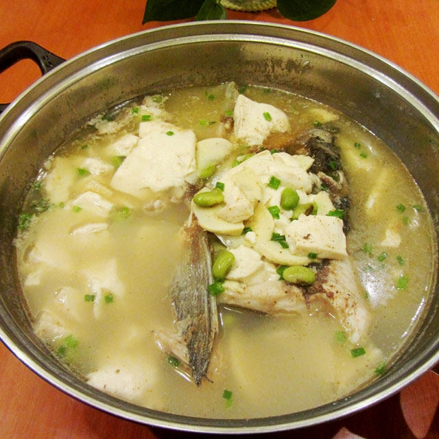 豆腐炖鱼头