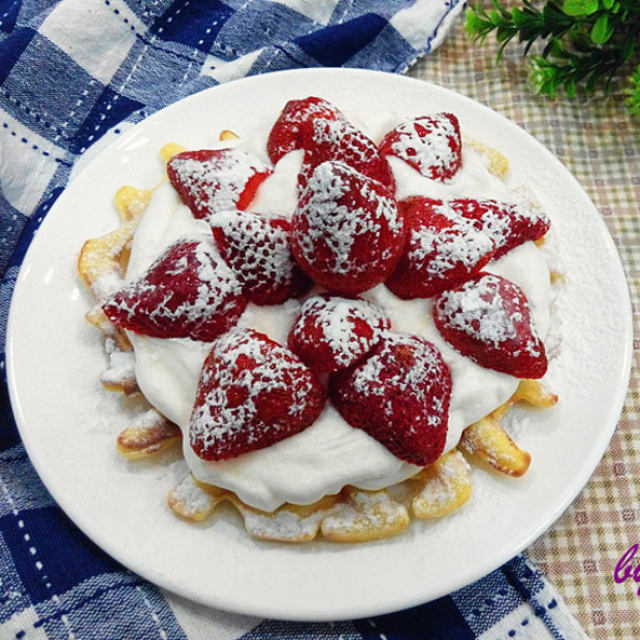 草莓华夫饼