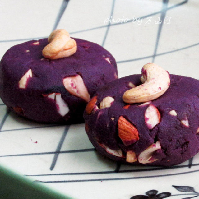 坚果紫薯小饼