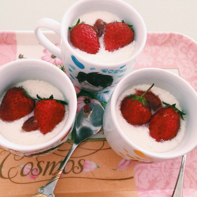 草莓牛奶蛋白甜羹