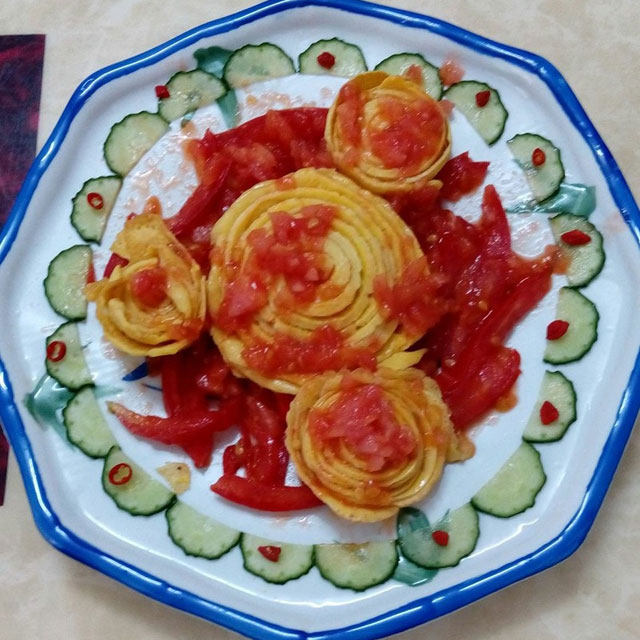西红柿拌蛋皮玫瑰花