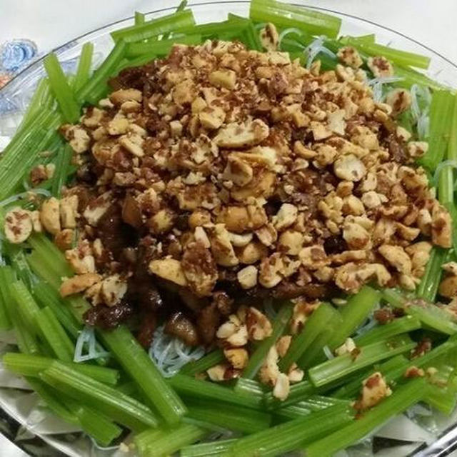 肉丝芹菜拌粉丝