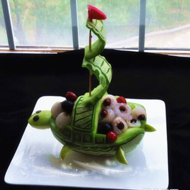 雕刻香瓜乌龟船水果盘