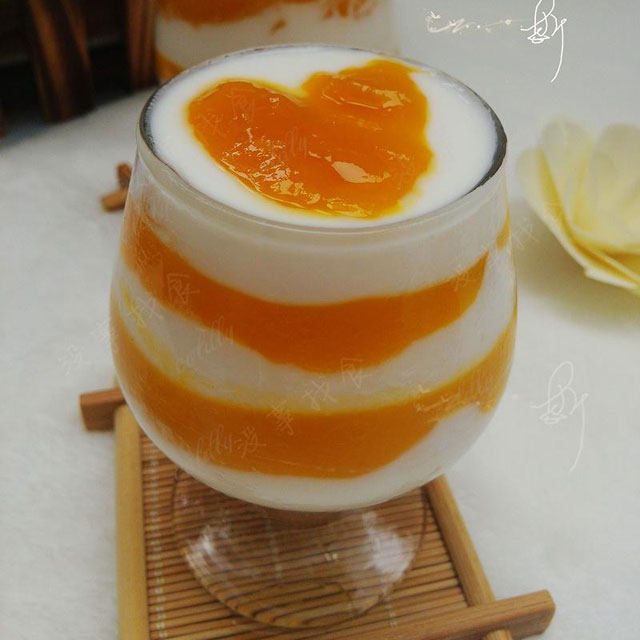 芒果冻酸奶杯