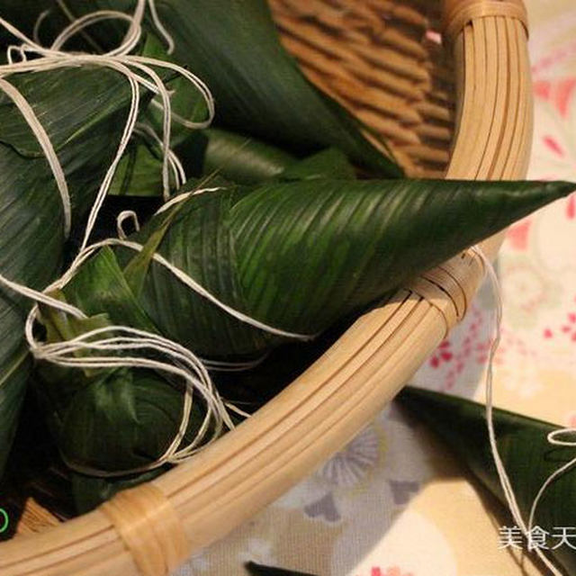 Dragon Boat Festival: Eating zongzi