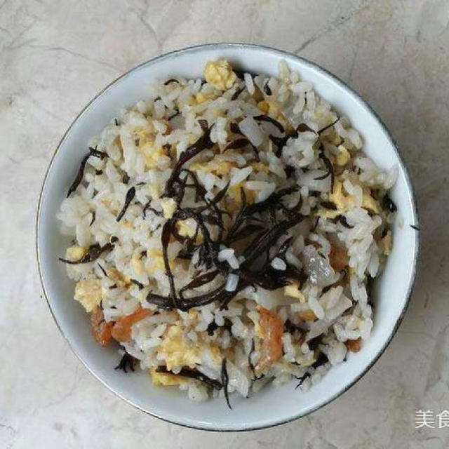 健康营养又方便的羊栖菜虾米蛋炒饭