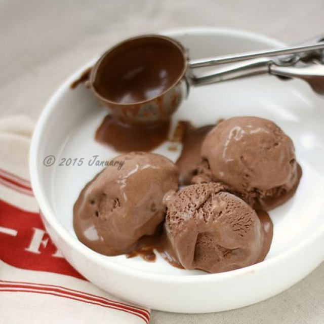 黑巧克力冰激凌