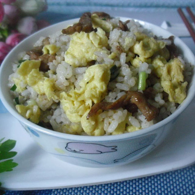 鸡蛋肉丝炒饭