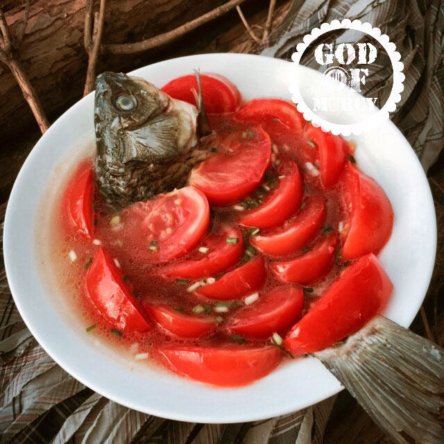 挑战味蕾极限：养颜番茄鲫鱼汤的任性吃法