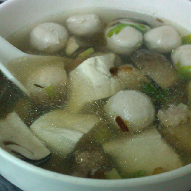 草菇丸子豆腐汤