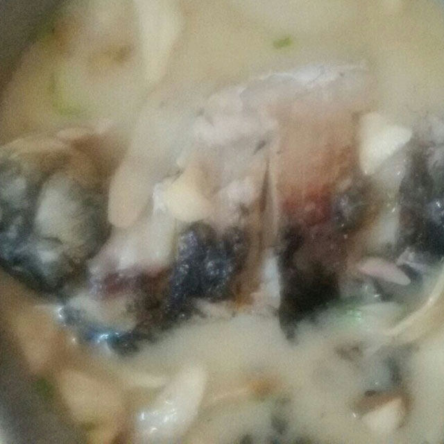 杏鲍菇鲫鱼汤