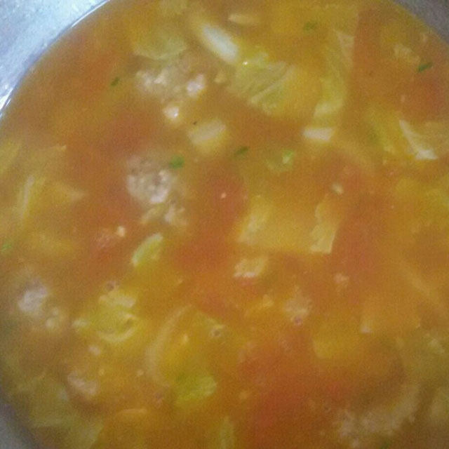 西红柿肉圆蔬菜汤