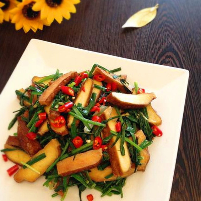 Stir fried Chives with Dried Vegetables