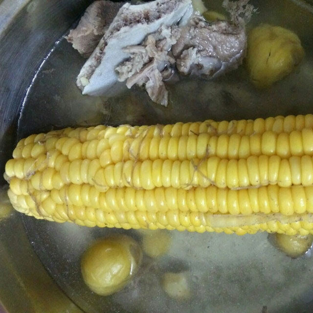玉米板栗扇骨汤