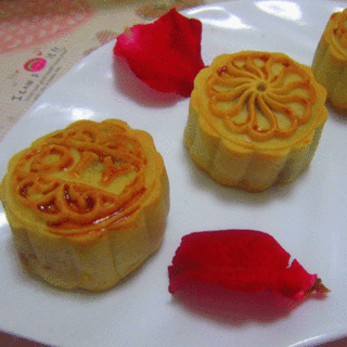 自制广式蛋黄豆沙月饼