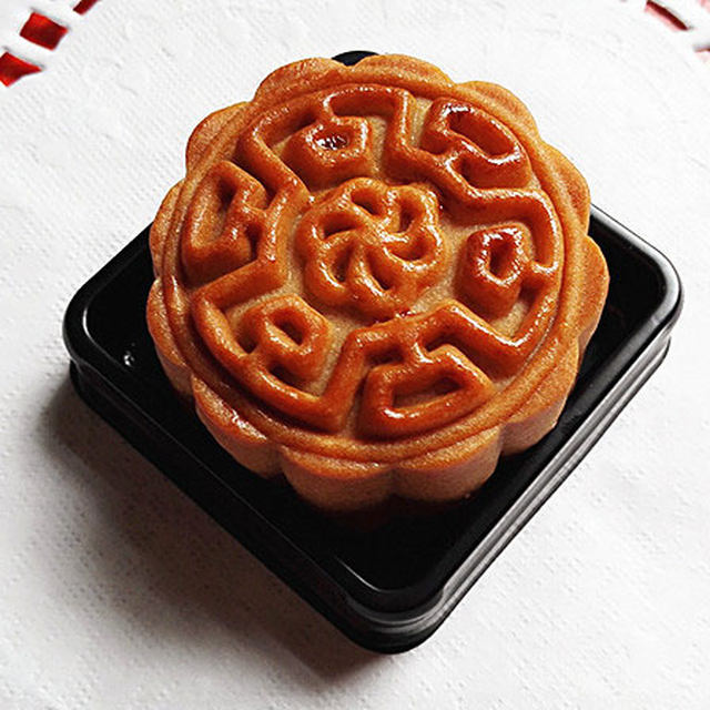 Beautiful Flowers and Full Moon - Bean Paste Mooncake