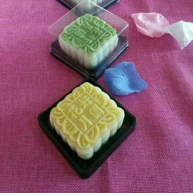 Ice skin mooncakes