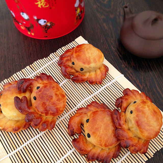 Patterned mooncakes