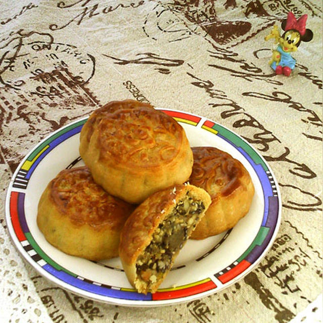 Cantonese style corn and sesame mooncakes