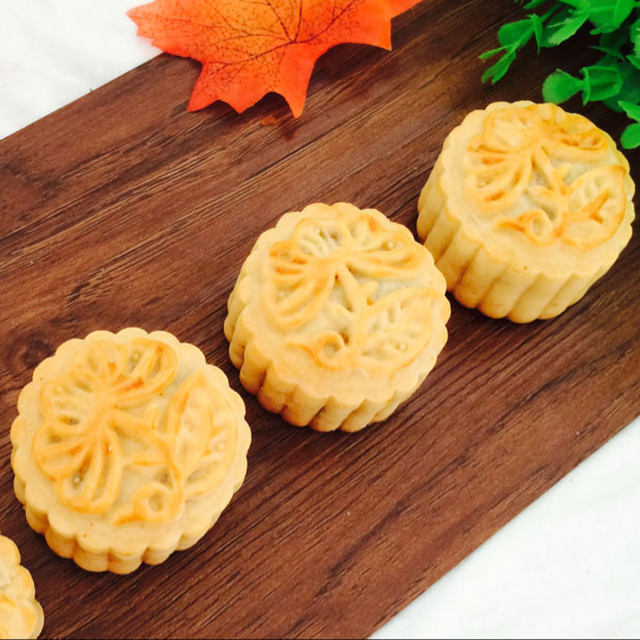 Cantonese Five Ren Mooncakes