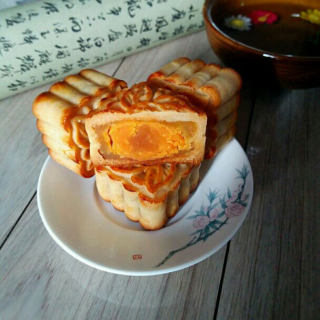 传统蛋黄莲蓉月饼（50克/个）