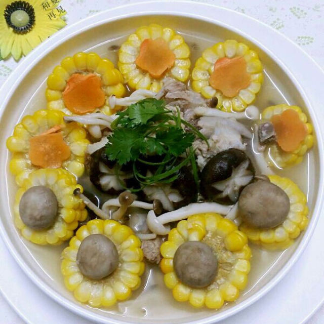玉米排骨菌菇汤