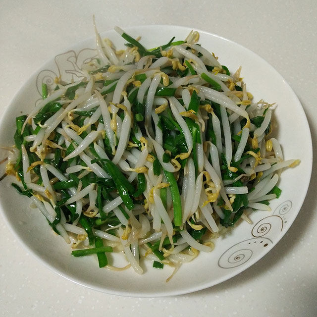 绿豆芽炒韭菜