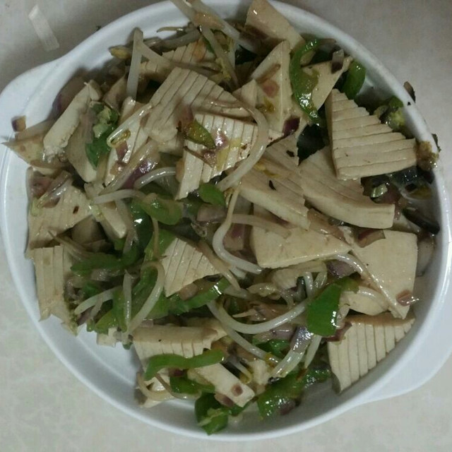 尖椒豆芽炒魔芋豆腐