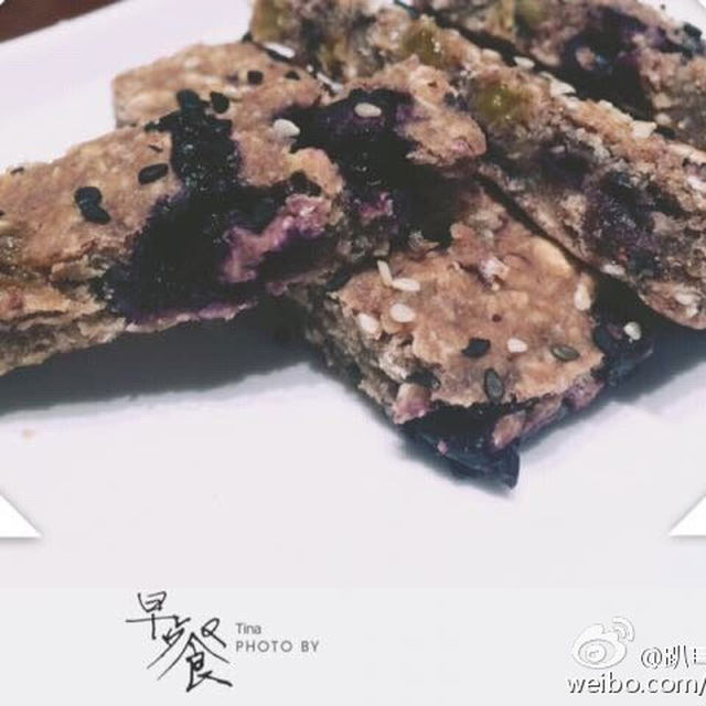 健康低脂改良版蓝莓燕麦能量棒by：普蓝高科蓝莓美食特约撰稿人