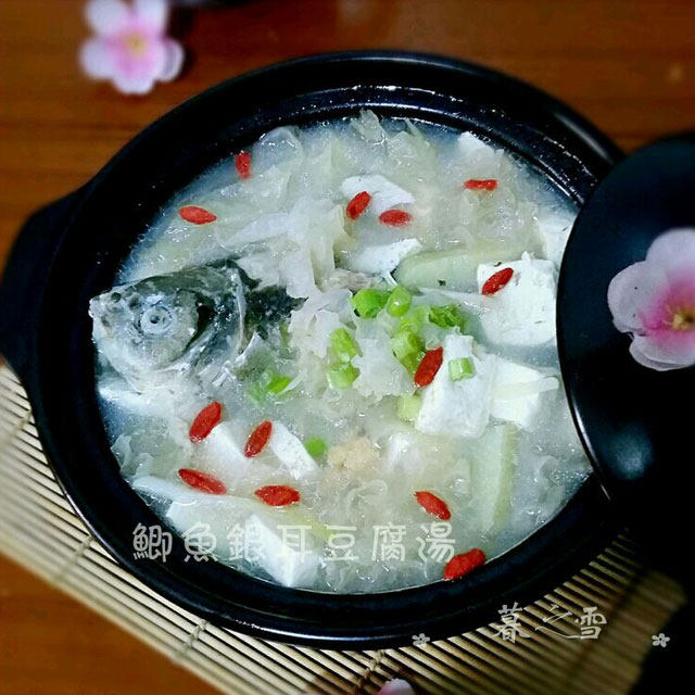 鲫鱼银耳豆腐汤