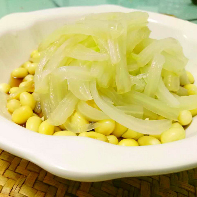 冬季白菜这样吃—黄豆白菜帮