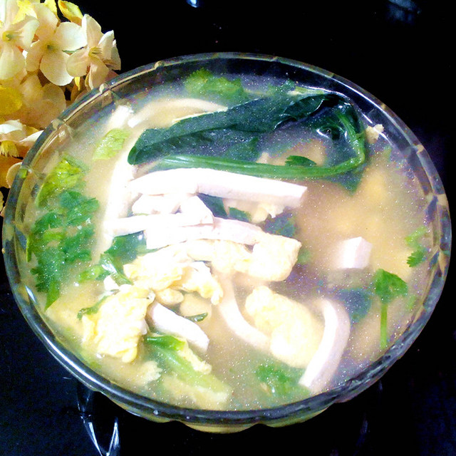菠菜鸡蛋豆腐汤