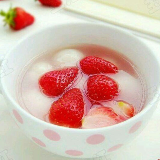 草莓汤圆糖水