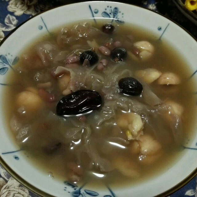 红豆银耳莲子百合汤
