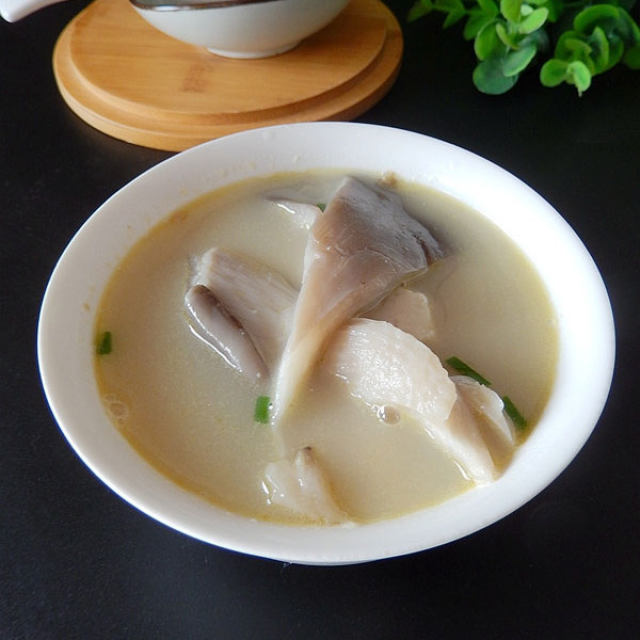 平菇豆腐鱼汤