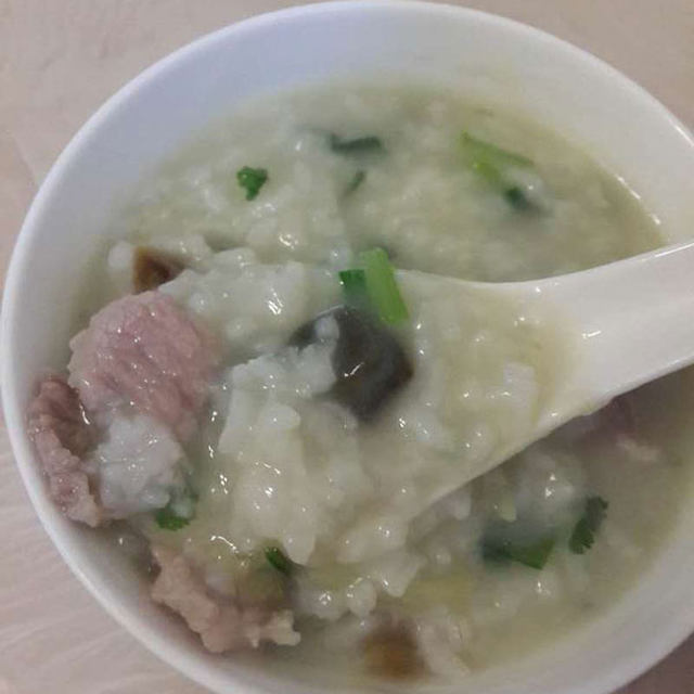 生滚皮蛋瘦肉粥