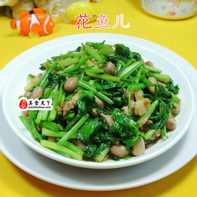 五花肉花生米炒芹菜