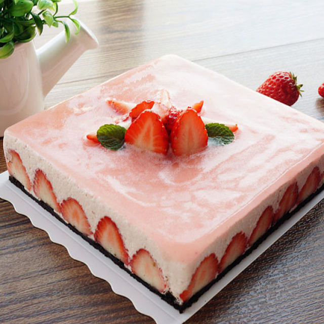 草莓酸奶慕斯蛋糕（6寸）